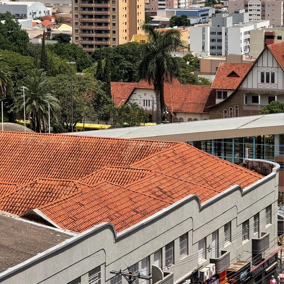A esquina que atravessou o barro