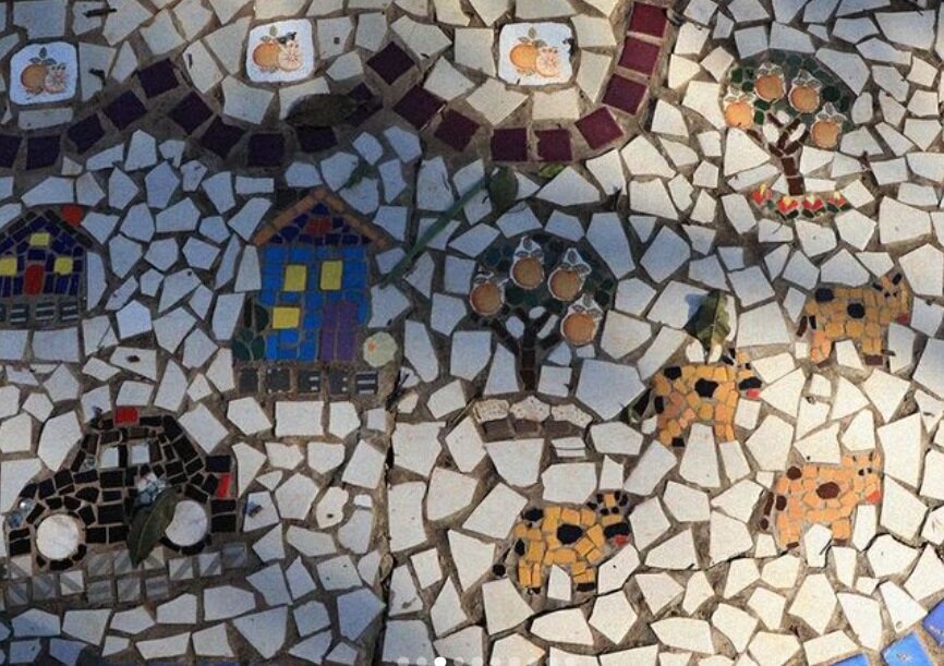 A pracinha dos mosaicos no conjunto do Café