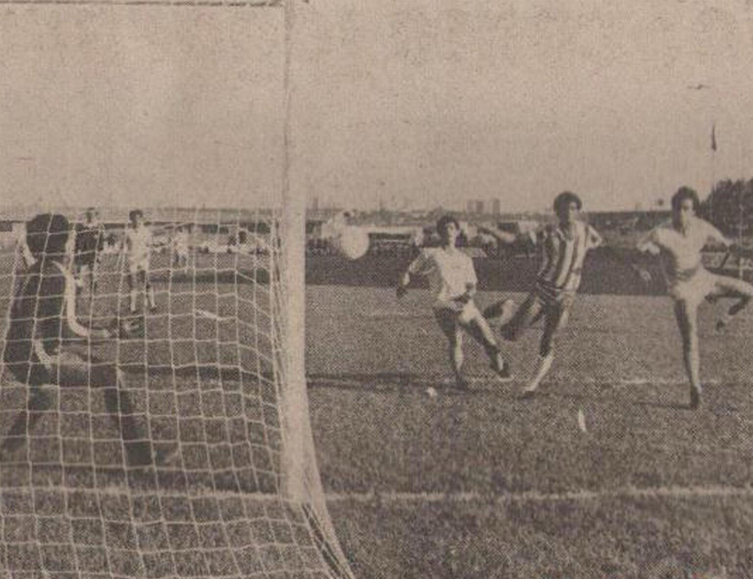 Quatro gols e uma taça nas ruas de Londrina