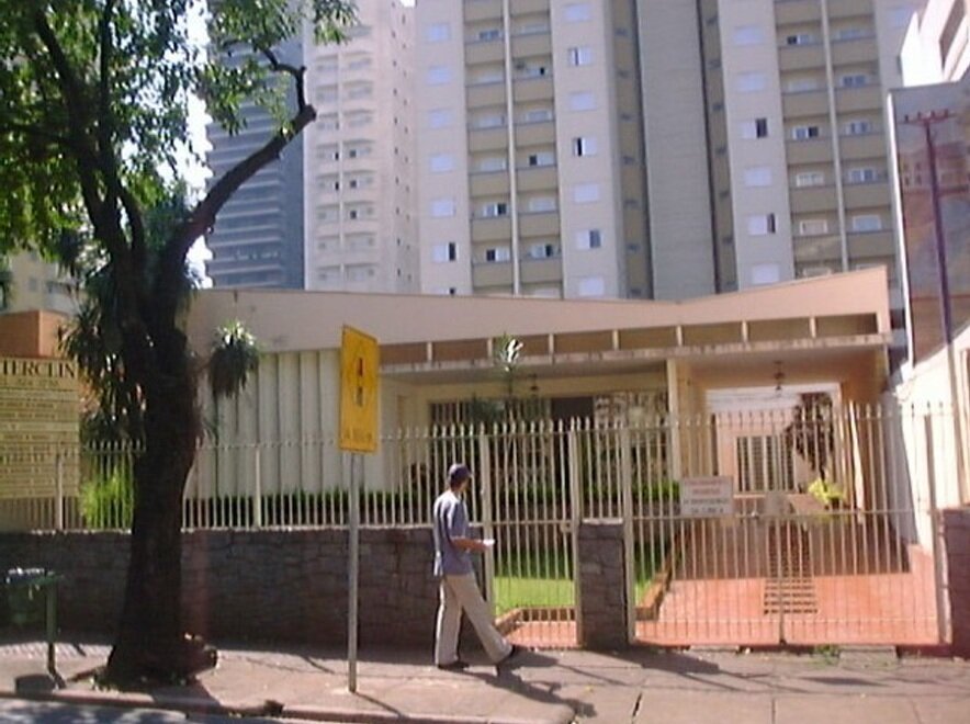 Uma casa modernista entre as transformações do centro de Londrina
