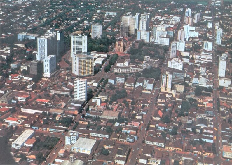 Uma das últimas imagens aéreas da antiga Matriz de Londrina