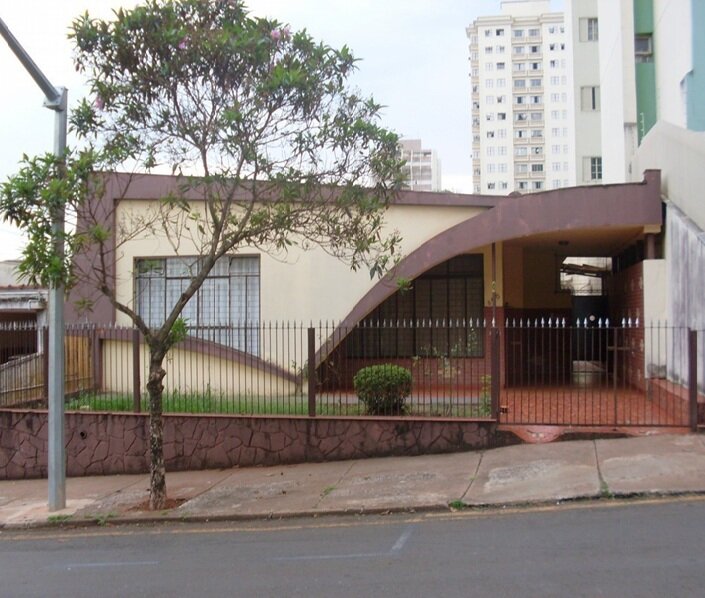 A casa modernista de curvas que desapareceu da Rua Pio XII