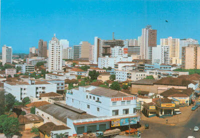 Entre esquinas movimentadas e fachadas coloridas