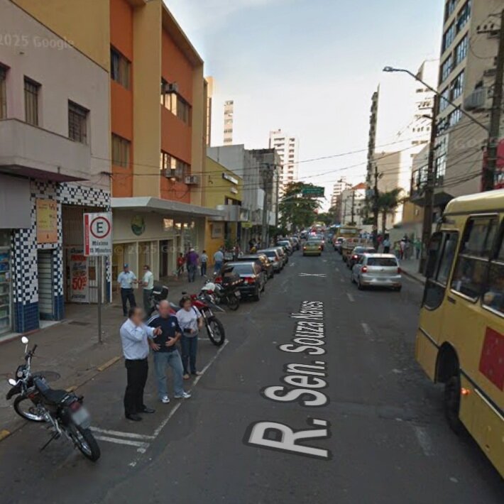 Souza Naves: a rua, o homem e a história que não foi