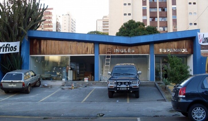 Da casa ao comércio: as transformações da residência Milton Menezes