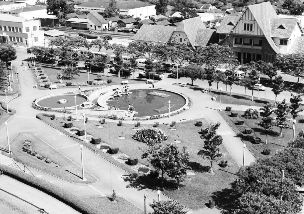 A praça Rocha Pombo