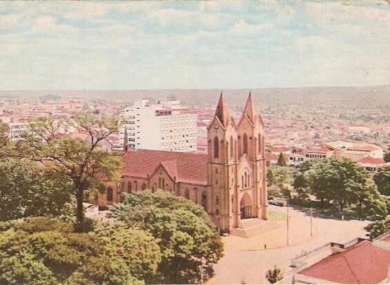 A matriz sobre o espigão