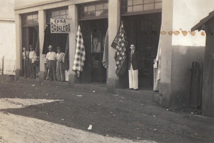 A Casa Brasileira e o tempo empoeirado da cidade nascente