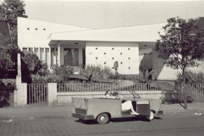 A casa de telhado borboleta da avenida Rio de Janeiro