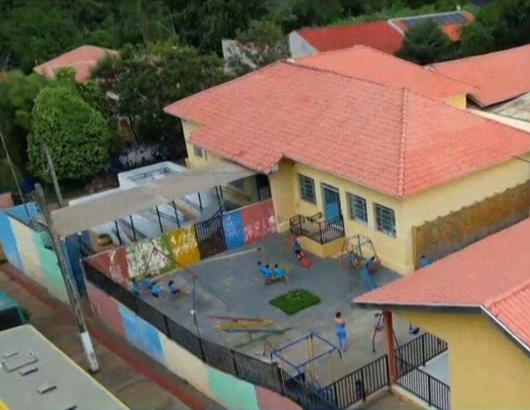 Antes do distrito existir, a escola já estava lá