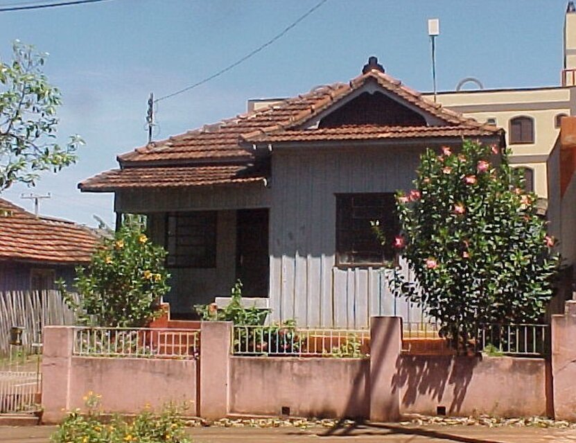 Um telhado japonês na rua Rio Grande do Norte