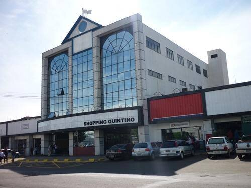 Um shopping com raízes no asfalto vermelho da Quintino