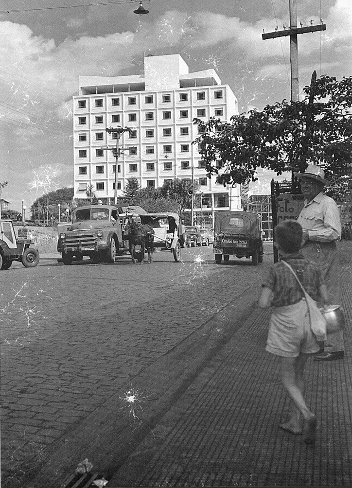 Paralelepípedo, carroça e marmita