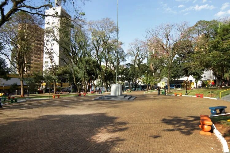 O mastro que transformou a praça em Praça da Bandeira