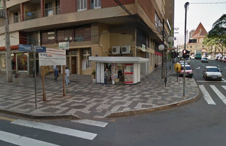 A última banca de porta para a rua